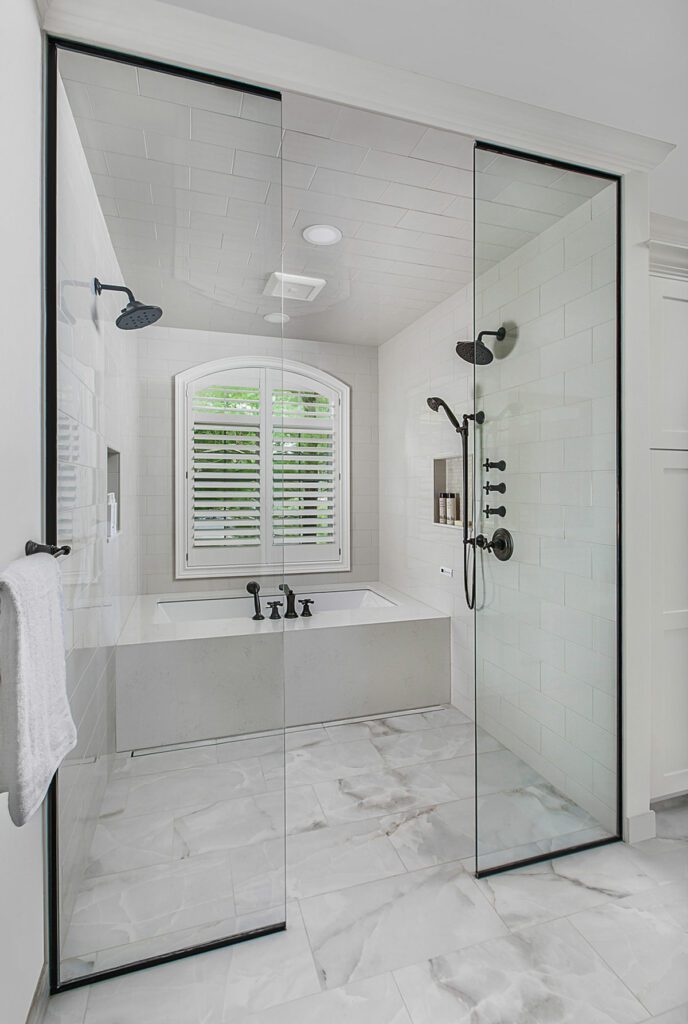 Bathroom Curbless Shower with Tub
